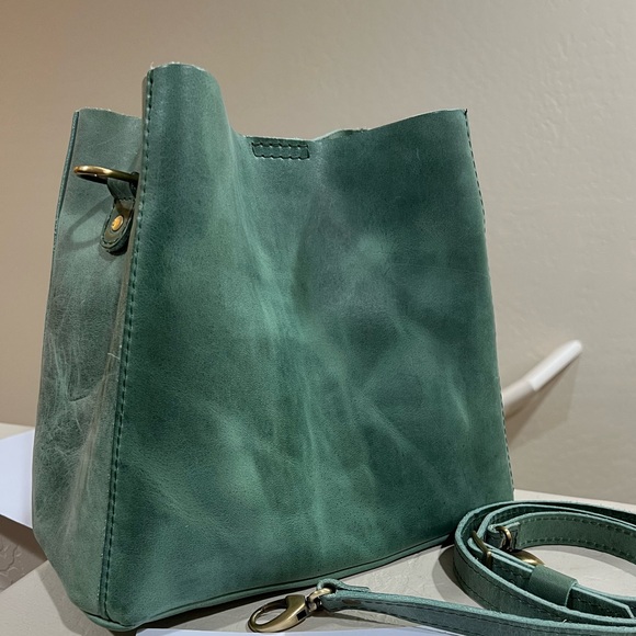 Portland leather goods Cucumber butterfly bag - Picture 1 of 6